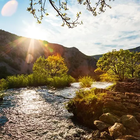 Kuca Za Odmor Dolovi Golubic (Zadar)