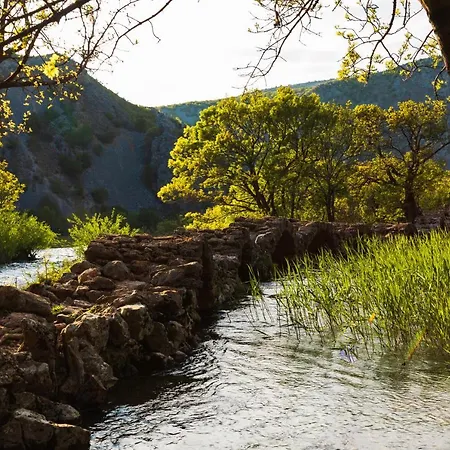 Kuca Za Odmor Dolovi Golubic (Zadar)