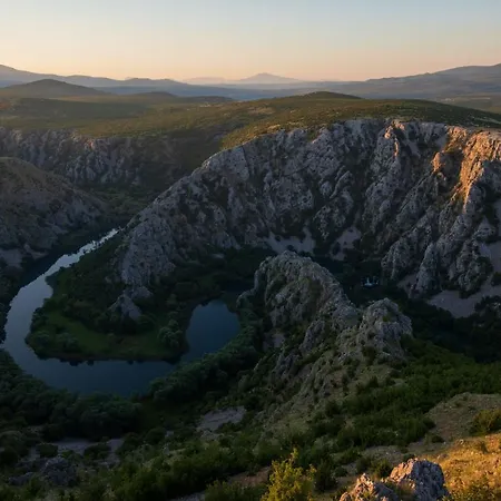 Kuca Za Odmor Dolovi * Golubic (Zadar)