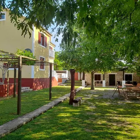 Πανσιόν Kuca Za Odmor Dolovi