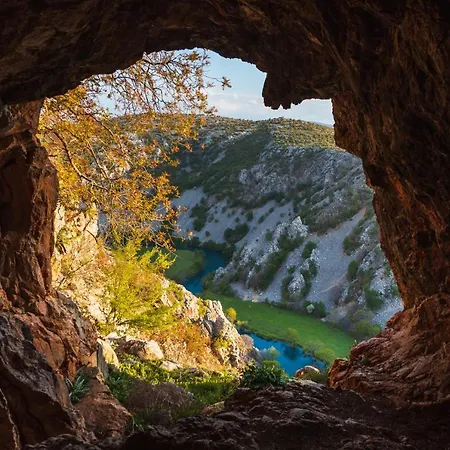 Kuca Za Odmor Dolovi Golubic (Zadar)